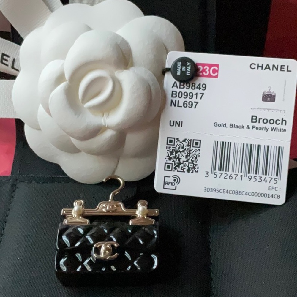 👜 CHANEL HANDBAG  BROOCH 👜 NWT 👜 - Picture 12 of 16